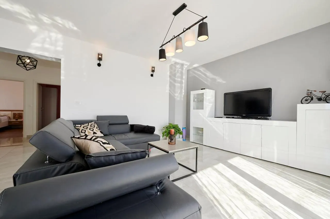 Tinel Apartment Trogir Croatia