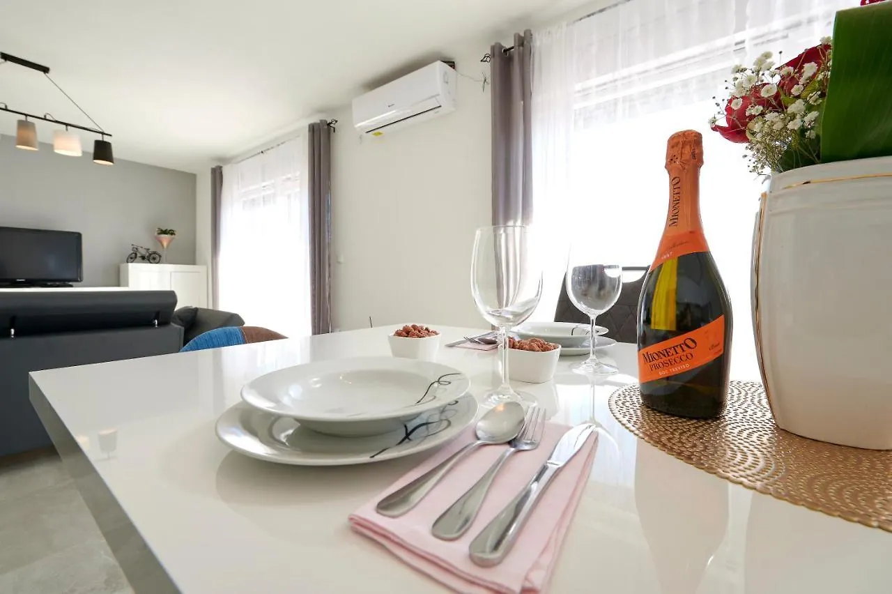 Tinel Apartment Trogir 0*,  Croatia