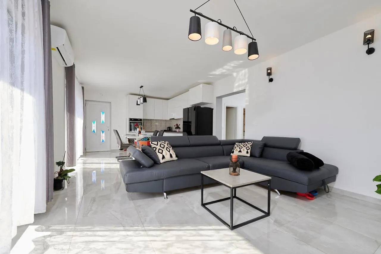 Tinel Apartment Trogir